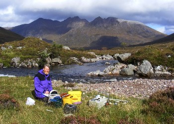 Roger Mclachlan with e-fish kit by the Abhainn Gleann na Muice in September 2009